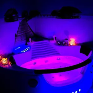 Hot Jacuzzi In Cracow Apartament